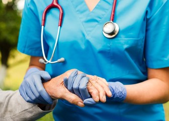 How Medical Scrubs Influence Team Dynamics and Professionalism